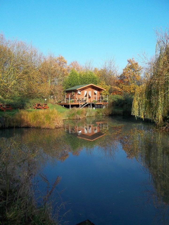 Lake & fishing at Acorn Wood