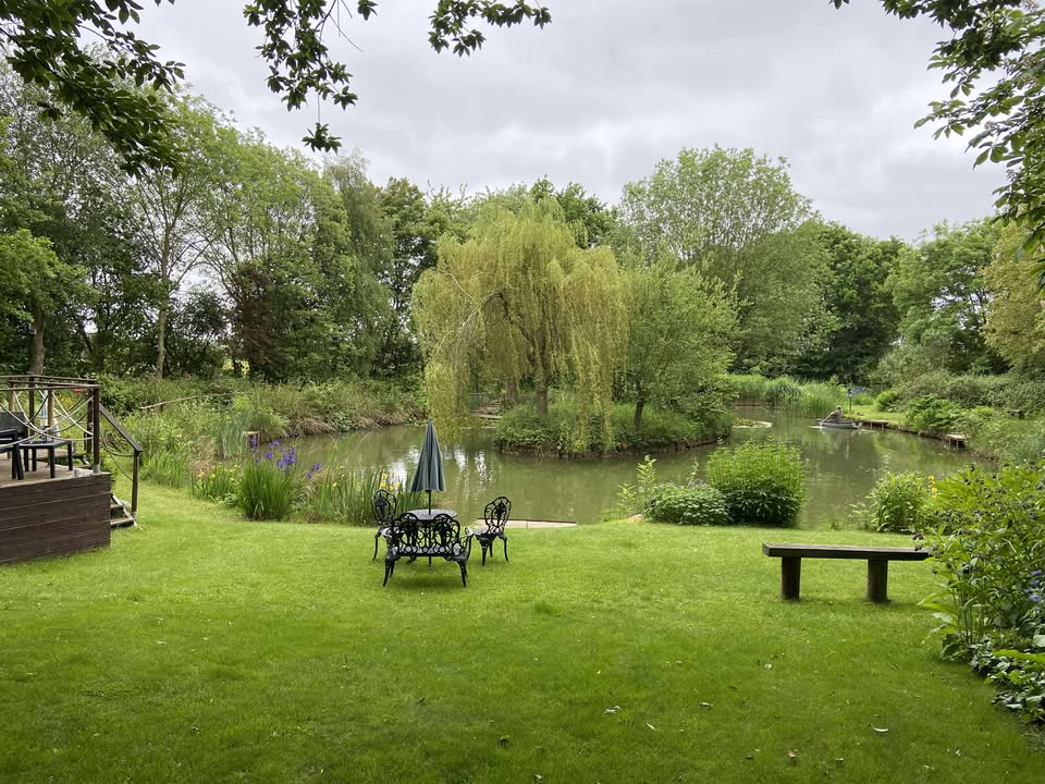 Lake & fishing at Acorn Wood